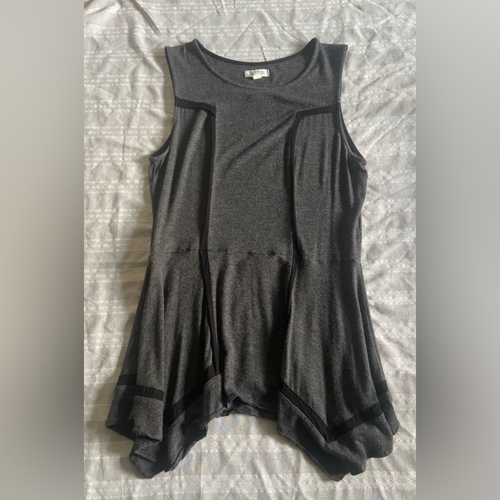 Weston Wear Soft Flowy Gray Assymetrical Sleeveless Peplum Top Black Trim Small